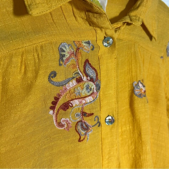 Fig and Flower Mustard Yellow Collard Embroidered floral button up Size Medium - Picture 2 of 14